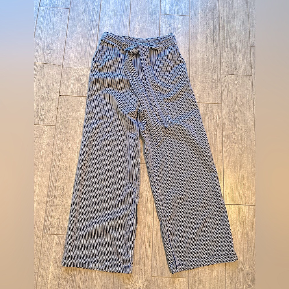 A New Day wide leg pant. Size Small